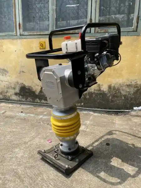 Máy Đầm Cóc Xăng RM80G