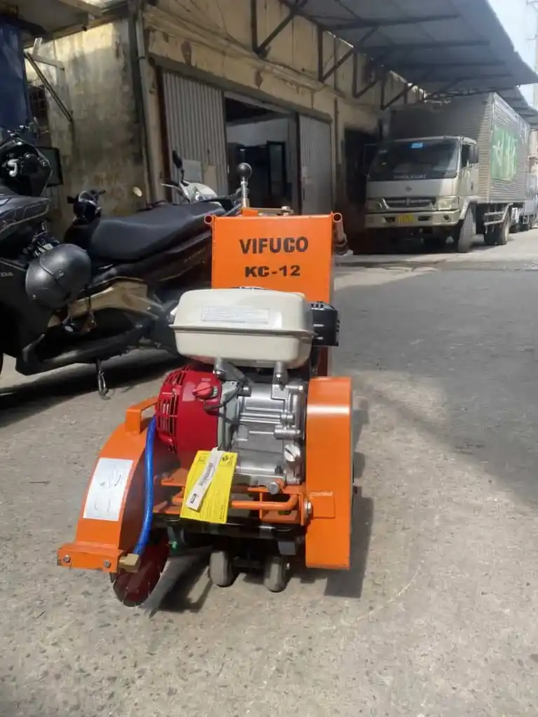 MÁY CẮT BÊ TÔNG KC12M-HE (HUYNDAI HGE200-8CM)