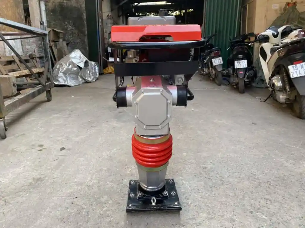 MÁY ĐẦM CÓC XĂNG RM90G