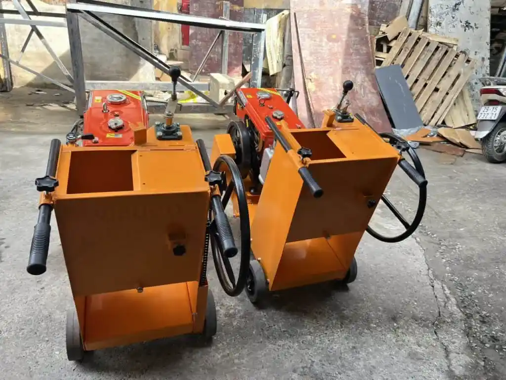 MÁY CẮT BÊ TÔNG KC24 - DIESEL D8 NƯỚC - 20CM