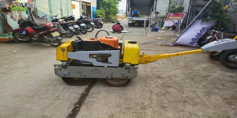 Máy lu dắt tay giúp nén chặt nền không sợ sụt lún